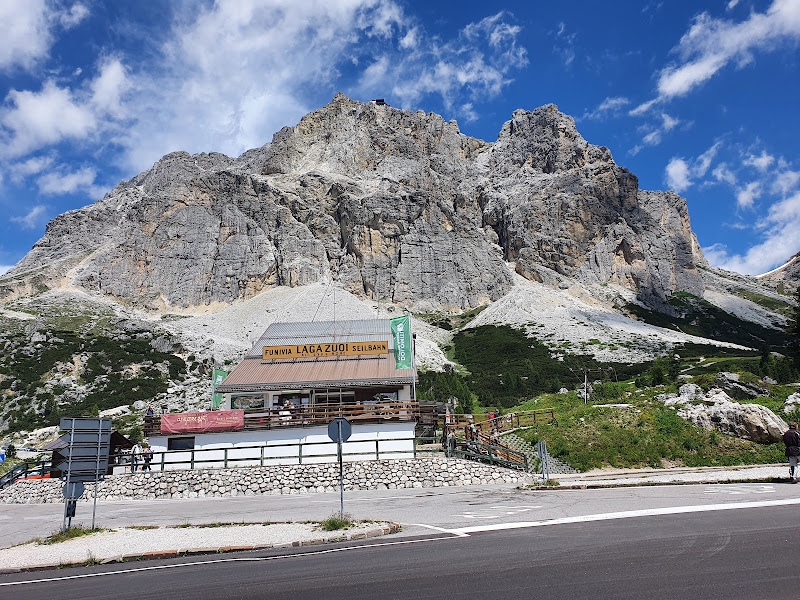 Image of Lagazuoi to the Falzarego Pass