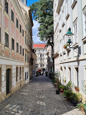 Image of Experience the charm of a Parisian in Spittelberg