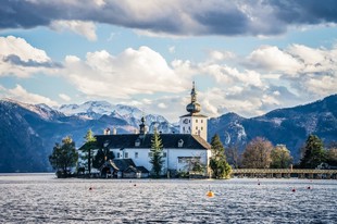 Weekend Hiking Trip in Austria: Traunstein Summit with Overnight Stay & Gmunden Exploration